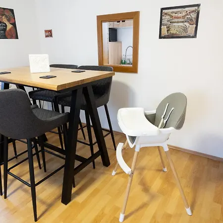 Fewo-lavees Moderne Zentrale Nahe Omv Wacker Kliniken Burg -eigener Eingang-schlüsselloser Check In * Burghausen