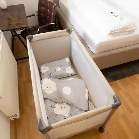 Apartment Fewo-lavees Moderne Zentrale Nahe Omv Wacker Kliniken Burg -eigener Eingang-schlüsselloser Check In