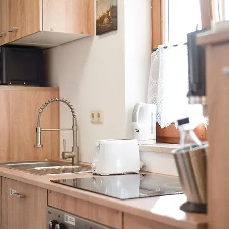 Apartment Fewo-lavees Moderne Zentrale Nahe Omv Wacker Kliniken Burg -eigener Eingang-schlüsselloser Check In Burghausen
