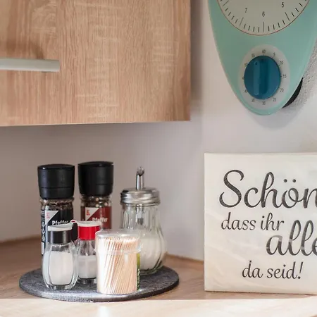 Fewo-lavees Moderne Zentrale Nahe Omv Wacker Kliniken Burg -eigener Eingang-schlüsselloser Check In Apartment