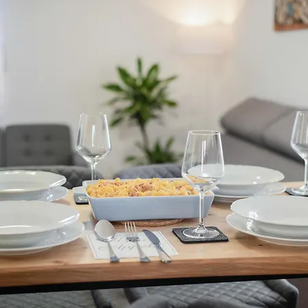 Apartment Fewo-lavees Moderne Zentrale Nahe Omv Wacker Kliniken Burg -eigener Eingang-schlüsselloser Check In *