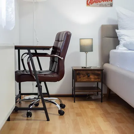 Fewo-lavees Moderne Zentrale Nahe Omv Wacker Kliniken Burg -eigener Eingang-schlüsselloser Check In Apartment