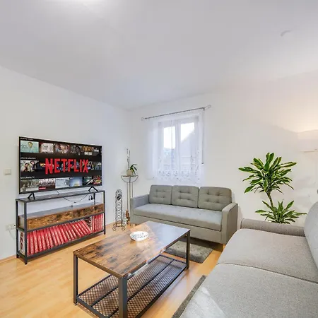 Apartment Fewo-lavees Moderne Zentrale Nahe Omv Wacker Kliniken Burg -eigener Eingang-schlüsselloser Check In *
