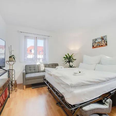 Fewo-lavees Moderne Zentrale Nahe Omv Wacker Kliniken Burg -eigener Eingang-schlüsselloser Check In Apartment Burghausen