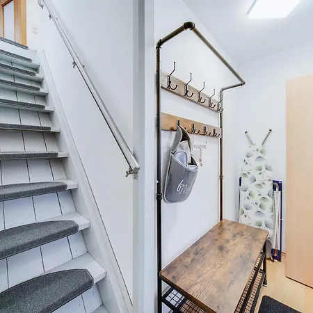 Apartment Fewo-lavees Moderne Zentrale Nahe Omv Wacker Kliniken Burg -eigener Eingang-schlüsselloser Check In Burghausen