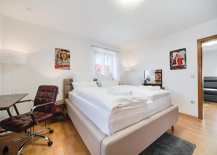 Fewo-lavees Moderne Zentrale Nahe Omv Wacker Kliniken Burg -eigener Eingang-schluesselloser Check In Apartmán *
