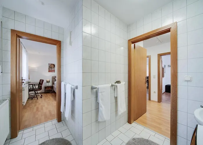 Fewo-lavees Moderne Zentrale Nahe Omv Wacker Kliniken Burg -eigener Eingang-schluesselloser Check In Apartmán *